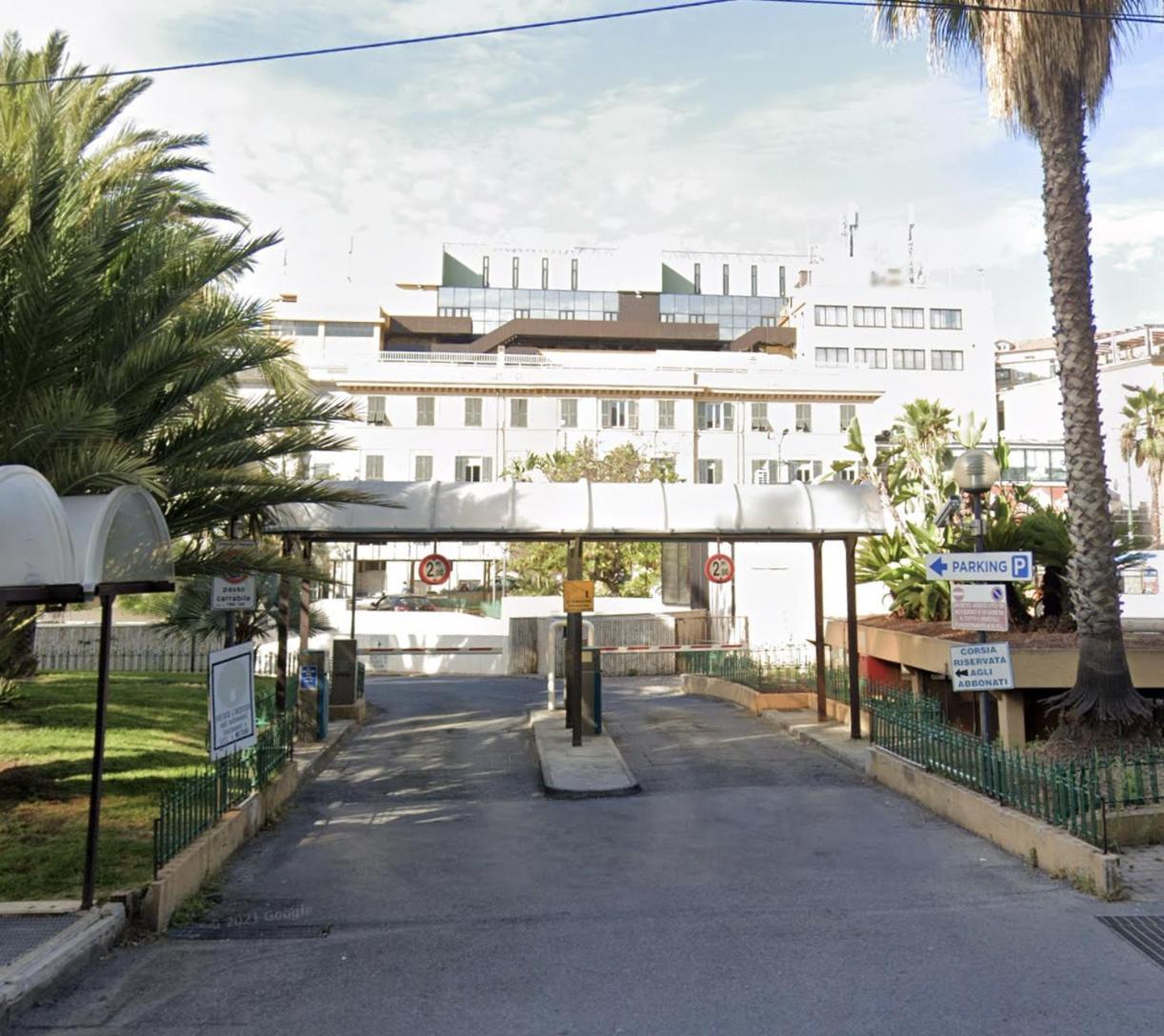Centrally Located Apt By Harbour With Elevator Санремо Екстер'єр фото